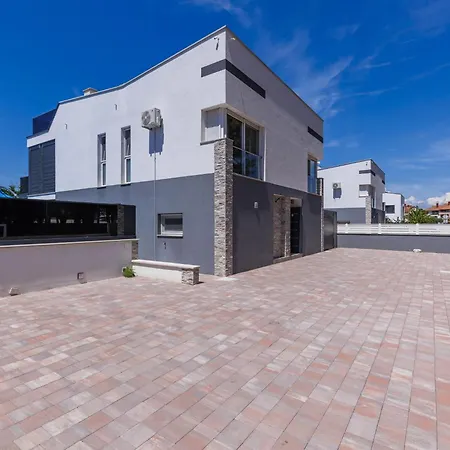 Rial 2 By Interhome ヴィラ